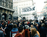 Demonstration gegen Schwarz-Blau, 2000

Analoger C-Print, ca. 24 x 30 cm, gerahmt
Auflage: 10 + 5 AP, rückseitig signiert

Ausrufpreis: 400,-