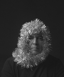 Aluhut (Wegmans „Man Ray With Tinsel“), 2021

S/W-Fotografie, 40 x 30 cm, Künstlerrahmung
Einmalige Sonderedition für SOS Mitmensch, rückseitig signiert und betitelt

AUSRUFPREIS: 500.-